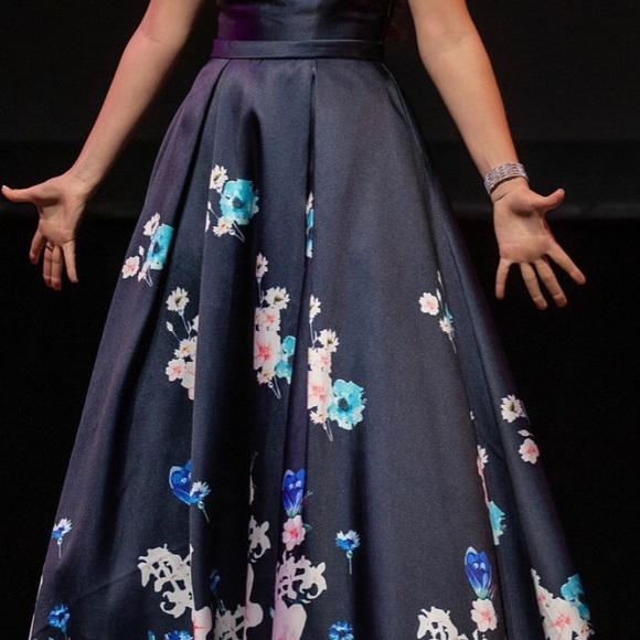 SOLD❤️ MacDuggal size 4 prom or pageant gown (with pockets!) - Picture 4 of 6